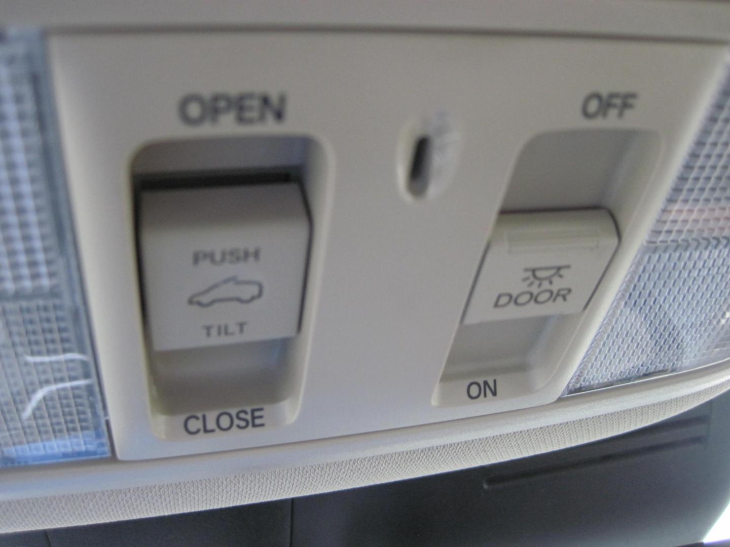 2022 white /Tan Honda CR-V EX-L AWD (2HKRW2H8XNH) , automatic transmission, located at 9530 Old Seward Highway, Anchorage, AK, 99515, (907) 349-3343, 61.134140, -149.865570 - Photo#21